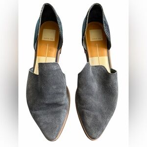 Dolce Vita Kelsa Flat- Snakeskin print back, gray suede. Women’s size 10
Slip on